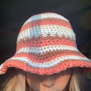 Knitted bucket hat! trendy & nice fit